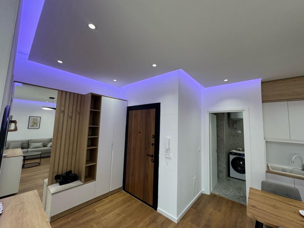 📢 Qira 1+1 – i pabanuar 📍 “5 Maji”, Tiranë 🪜 Kati 4 | Pallat i ri 🛋️ Mobiluar totalisht 💶 500€/muaj 📱