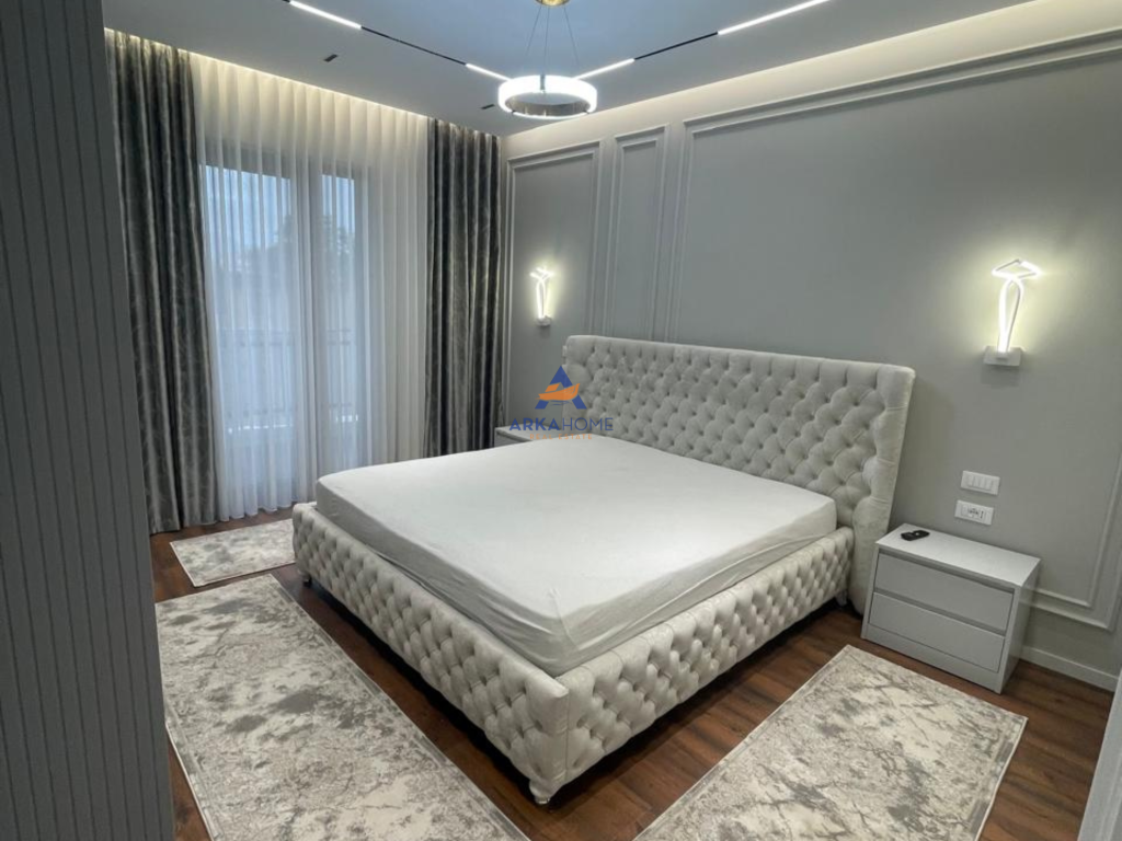 JEPET APARTMENT ME QERA 2+1+2 BALLKONE "TE KOMPLEKSI ARLIS,FARMACIA 10" 850 EURO( BASHKE ME POST PARKIMIN 900 EURO).