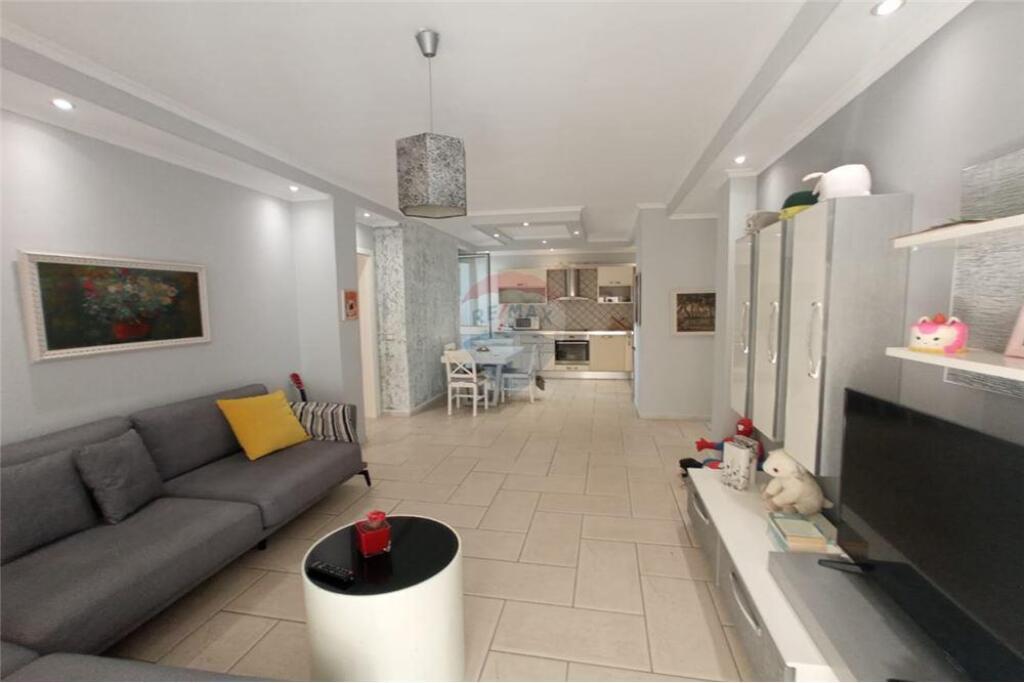 Apartament 2+1 me qira, prane me ''Gjuhet e Huaja'', dhe Air Albania.