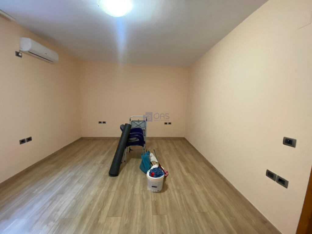 Jepet me qera apartament 1+1 per biznes tek 21 Dhjetori
