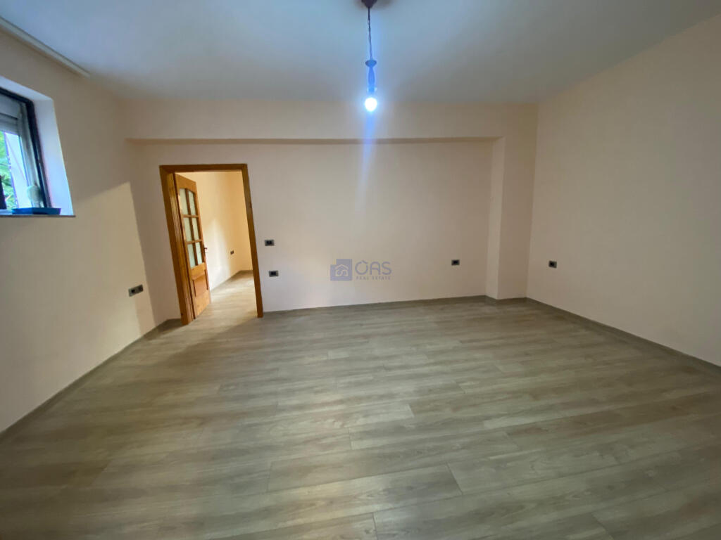 Jepet me qera apartament 1+1 per biznes tek 21 Dhjetori