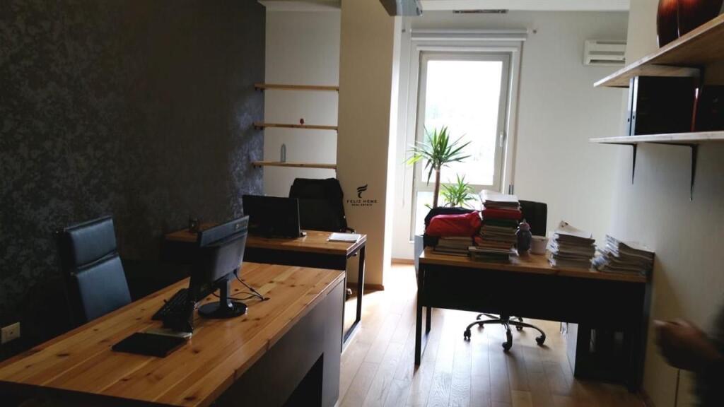 OFFICE FOR RENT 131 M2 LIQENI 1800 EURO