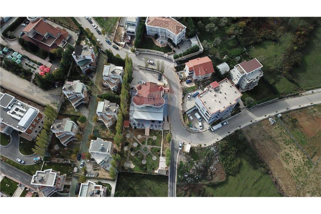 Mjull Bathore, edificio commerciale in vendita, 1.240 m² 1.800.000 € (ID: 530281026-1012)