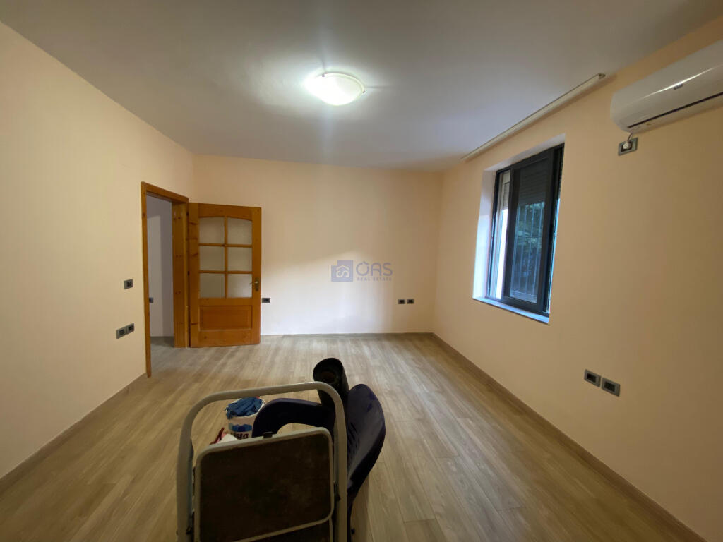 Jepet me qera apartament 1+1 per biznes tek 21 Dhjetori