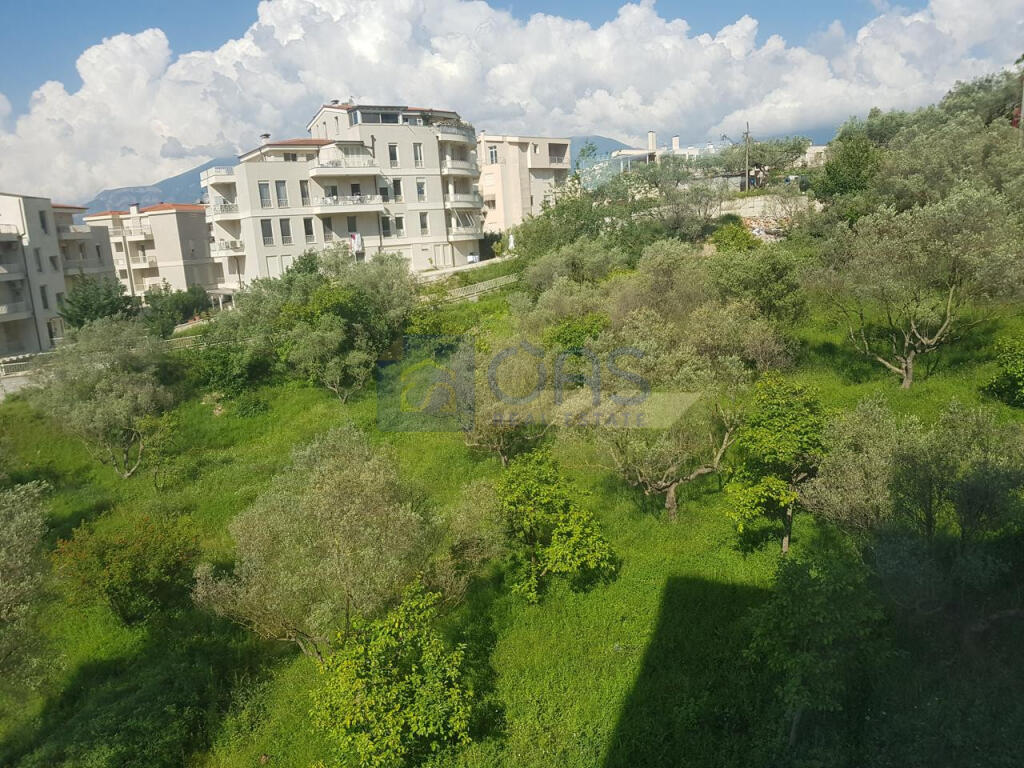 Jepet me qira apartament 3+1+2 te Liqeni Artificial.