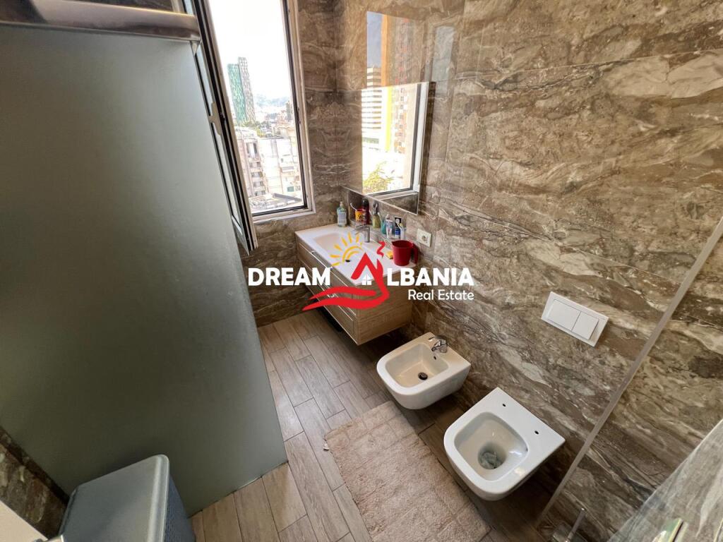 Appartamento 2+1+2 bagni in vendita nel Centro di Tirana vicino all'Hotel "Internacional" (ID 41212009)