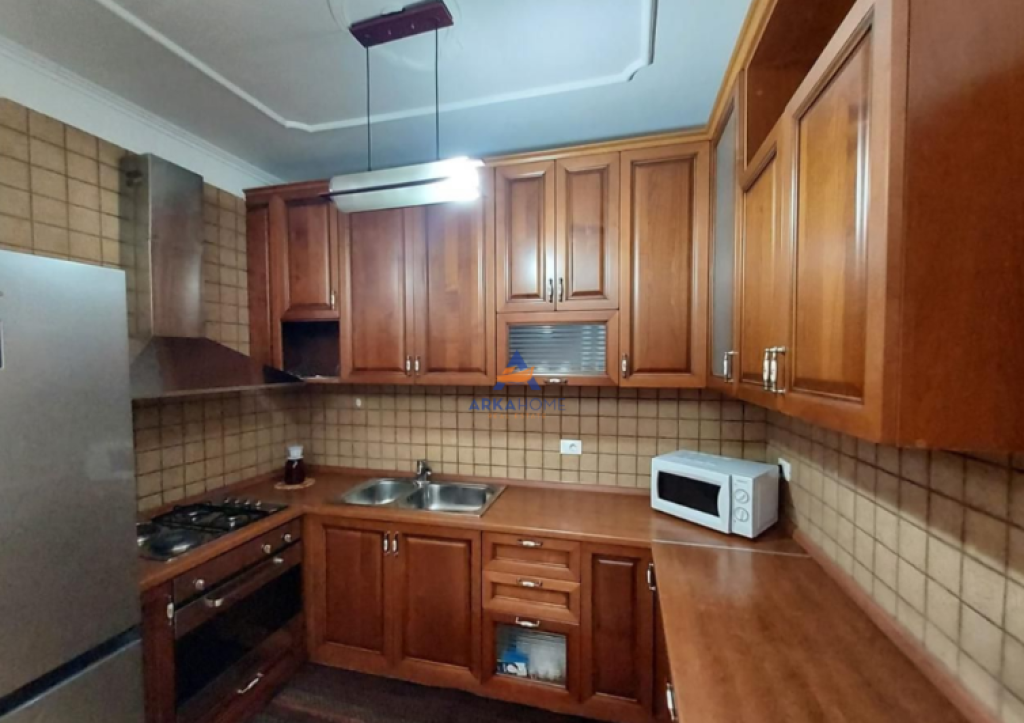 JEPET ME QERA APARTAMENT 1+1+BALLKON "KOMPLEKSI DELIJORGJI " 550 EURO.
