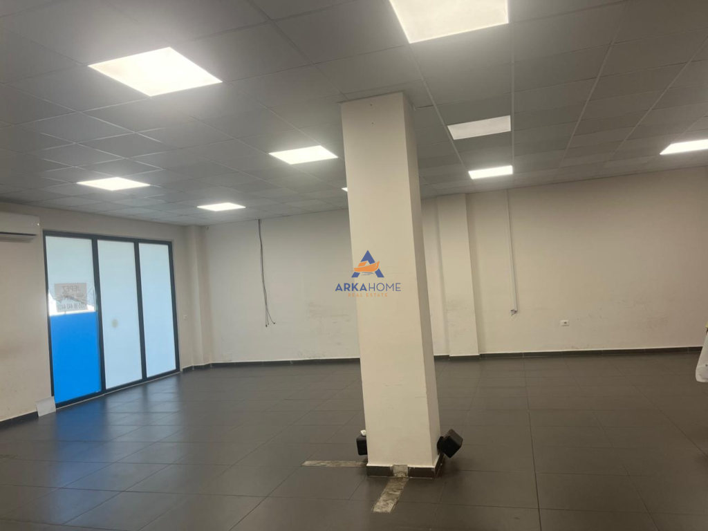LOCALE IN AFFITTO 200 M2 PRESSO "GIARDINO ZOOLOGICO" 2000 EURO
