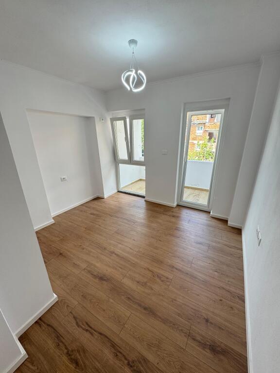 🏠Appartamento 2+1 in Vendita  📍  Posizione: Via Kavaja, accanto all'Ambulanza n. 9  💰Prezzo: 169.000 Euro