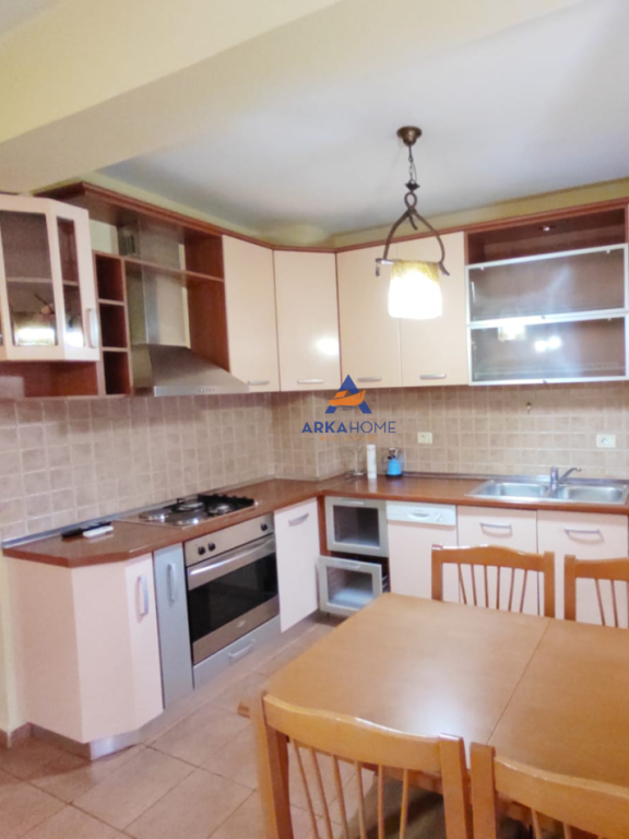 APPARTAMENTO IN AFFITTO 1+1+BALCONE "VIA NDRE MJEDA, EX PARCO DEGLI AUTOBUS" 550 EURO.