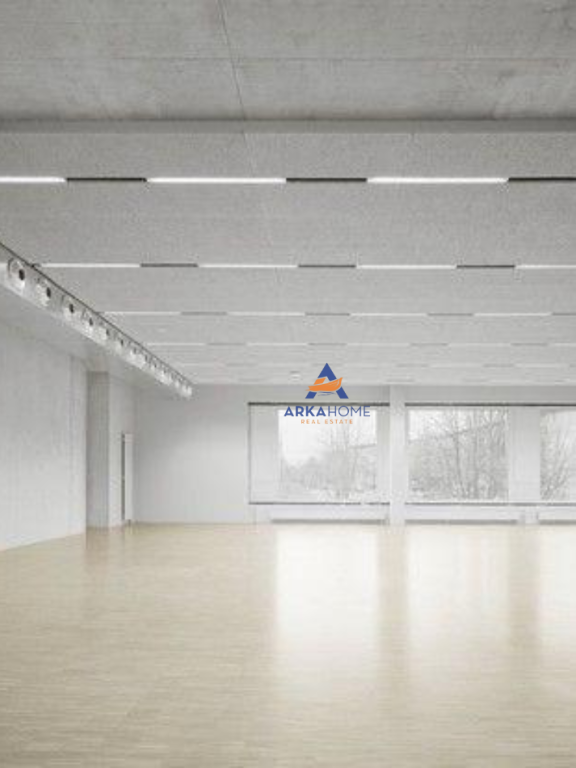 LOCALE COMMERCIALE IN AFFITTO 400M2 "ZOGU I ZI, FOLEJA E GJELBER" 6000 EURO.