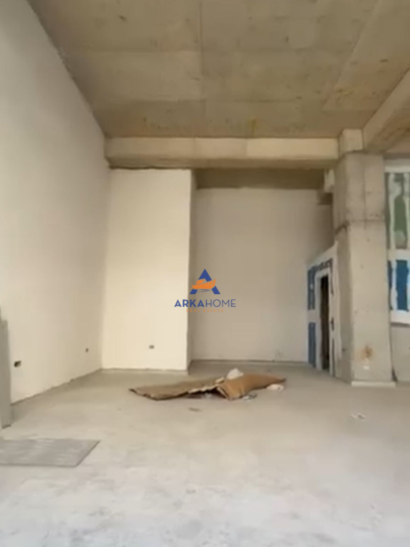 LOCALE IN AFFITTO 50M2 "ZOGU I ZI" 1500 EURO.