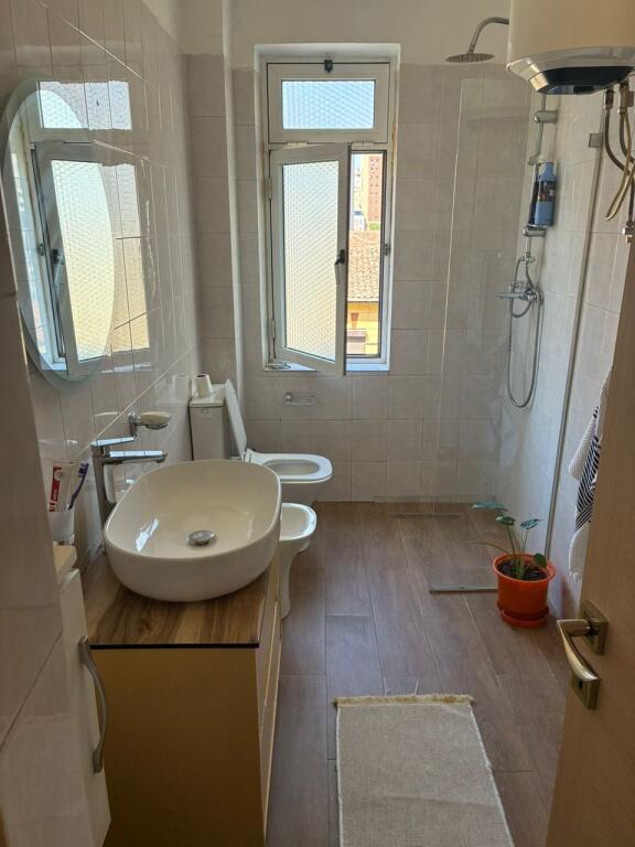 Apartament 2+1 me qera tek Pazari i Ri (60,000 Leke
