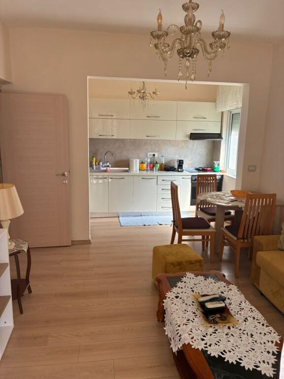 Apartament 2+1 me qera tek Pazari i Ri (60,000 Leke