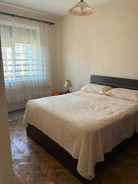Apartament 2+1 me qera tek Pazari i Ri (60,000 Leke