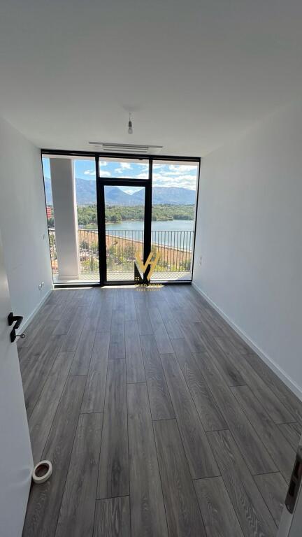 JEPET ZYRE 125 M2 ME QIRA TE LAKE VIEW 150.000 LEKE