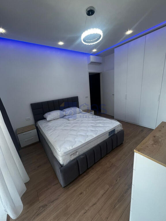 Jepet me qera super apartament 1+1 tek Bulevardi i Ri
