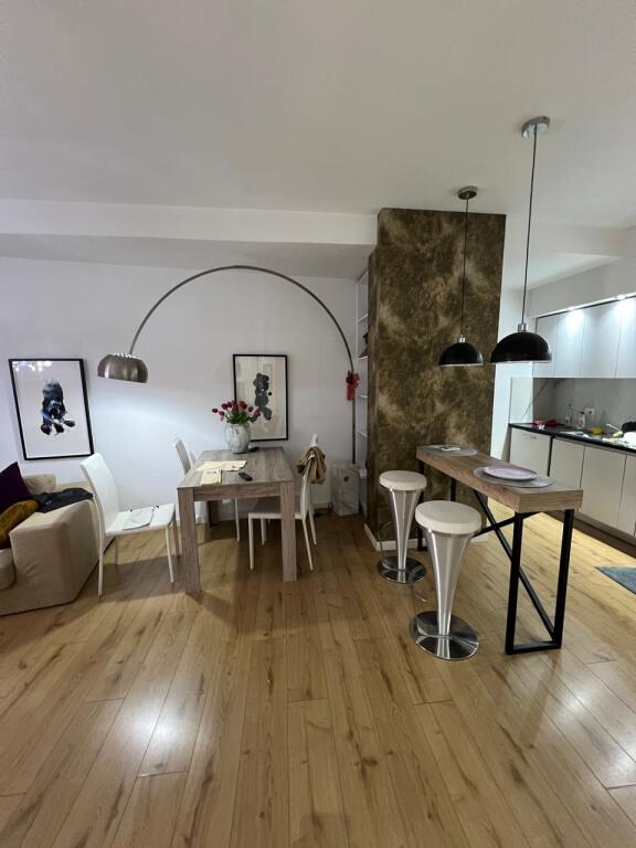 ‼️Jepet me qera apartament 2+1+2 poste parkimi te 21 Dhjetori‼️