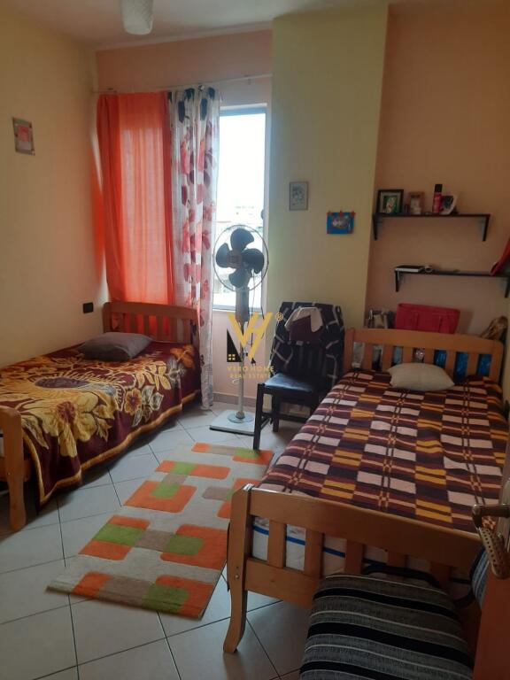 SHITET APARTAMENT 2+1+BLK NE YZBERISHT, PRANË PASTIÇERI NELA 12.000.000 LEKE