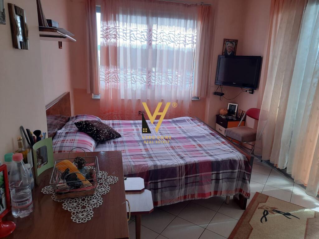 SHITET APARTAMENT 2+1+BLK NE YZBERISHT, PRANË PASTIÇERI NELA 12.000.000 LEKE