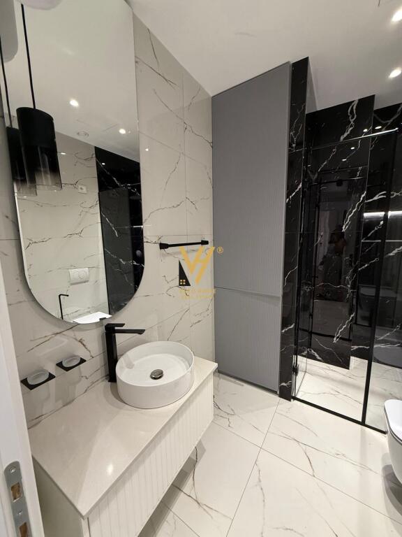 JEPET APARTAMENT 2+1+2 BLK ME QIRA TE LIQENI ARTIFICIAL 1.900 EURO