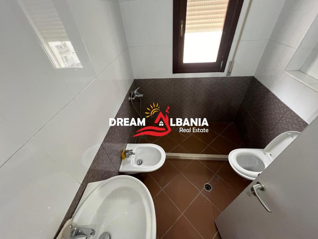 Apartament 2+1+2 WC+Verande me Qera tek Kopeshti Botanik, prane Xhamise ne Tirane (ID 42215072)