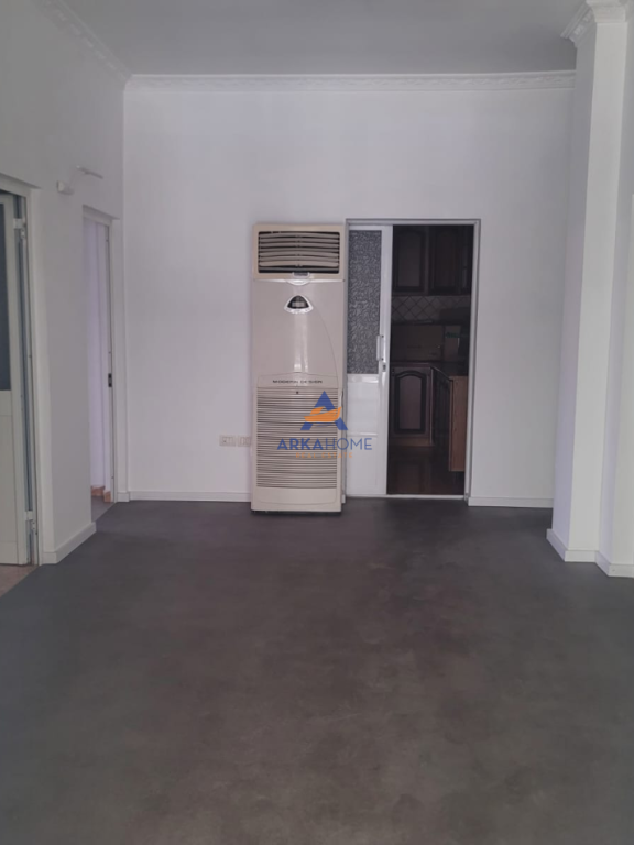 LOCALE COMMERCIALE IN AFFITTO 220M2 "VIA DRITAN HOXHA, LAPRAKE" 1600 EURO.