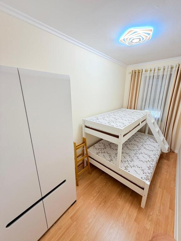 🚪Jepet me qera Apartament 2+1+2  📍Adresa : Rruga e Kosovareve 💶Cmimi 1200€