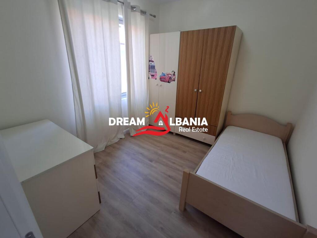 Jepet apartament me qera 2+1 afer Shkolles Rreze Drite Sauk Tirane ID (42215334)