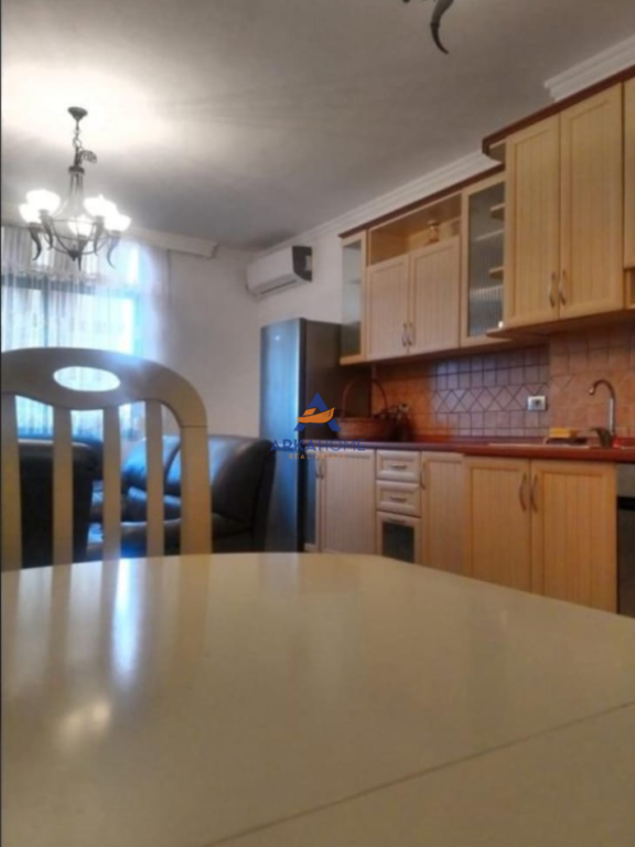 APPARTAMENTO IN AFFITTO 2+1+BALCONE "CENTRO, VIA SULEJMAN PASHA" 750 EURO.