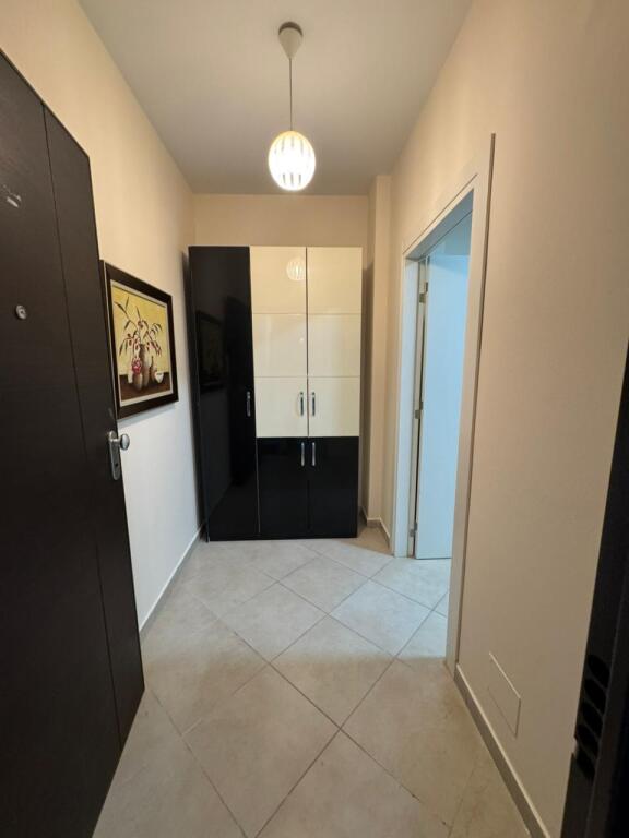 Apartament 2+1 me qera tek Komuna e Parisit/Eleonora (55,000 Leke