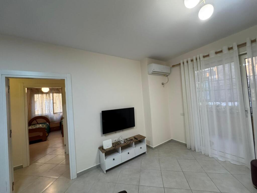 Apartament 2+1 me qera tek Komuna e Parisit/Eleonora (55,000 Leke