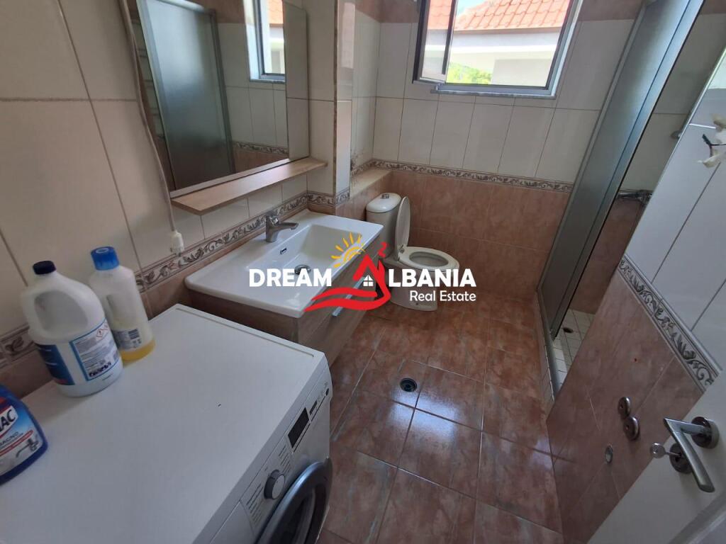 Jepet apartament me qera 2+1 afer Shkolles Rreze Drite Sauk Tirane ID (42215334)