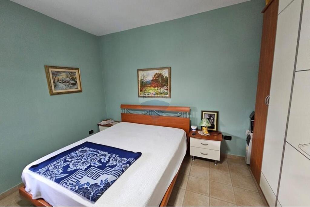 Shitet Apartament 2+1+2 tek Ish Ekspozita