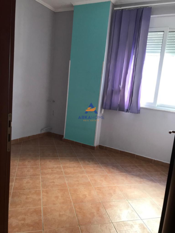 SHITET APARTAMENT 4+1+BALLKON "PALLATET CABEJ, YZBERISHT" 170.000 EURO ( I DISKUTUSHEM).