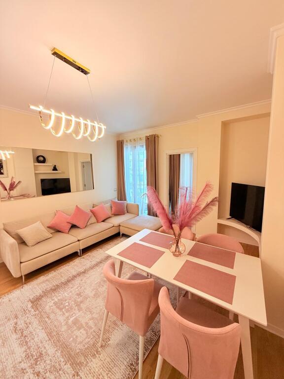 Jepet me qera Apartament 2+1  Adresa : Rruga e Kosovareve  Cmimi 1200€