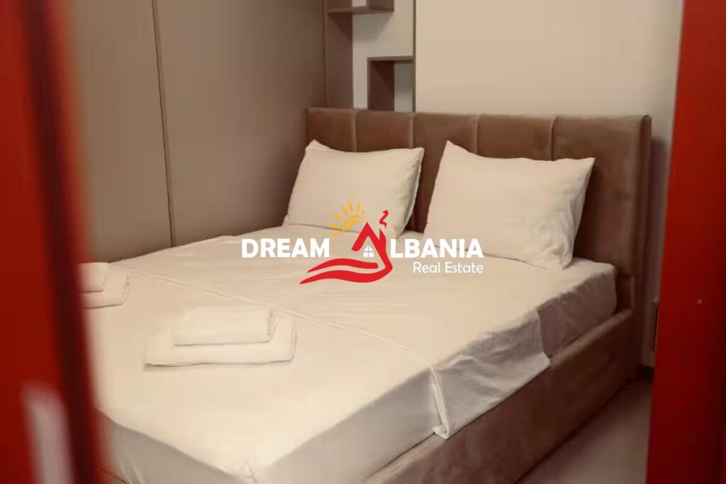 Jepen me qera per AirBnb 2 apartamente 1+1 dhe studio ne rrugen e Kavajes prane Square 21 (ID 42111440)