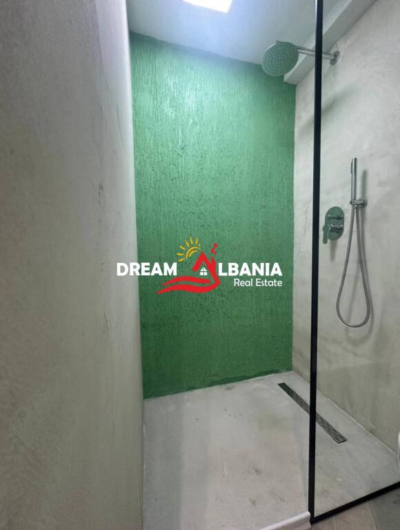 Jepen me qera per AirBnb 2 apartamente 1+1 dhe studio ne rrugen e Kavajes prane Square 21 (ID 42111440)