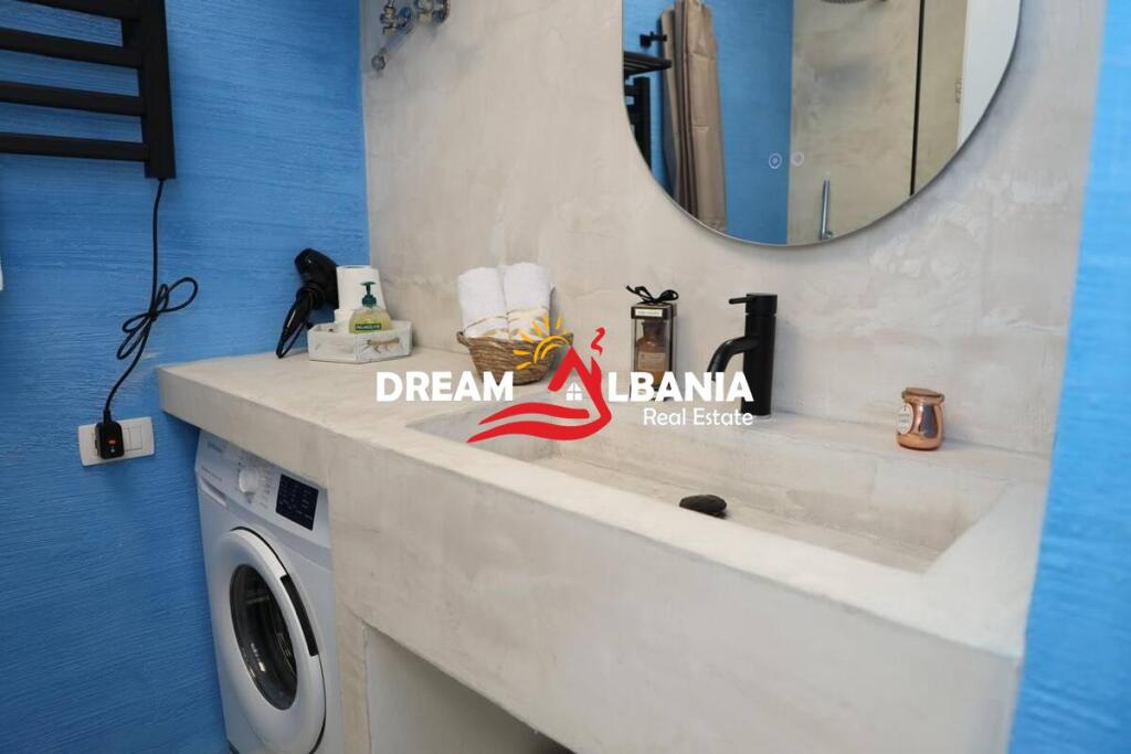 Jepen me qera per AirBnb 2 apartamente 1+1 dhe studio ne rrugen e Kavajes prane Square 21 (ID 42111440)