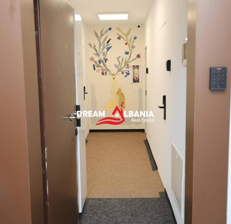 Jepen me qera per AirBnb 2 apartamente 1+1 dhe studio ne rrugen e Kavajes prane Square 21 (ID 42111440)