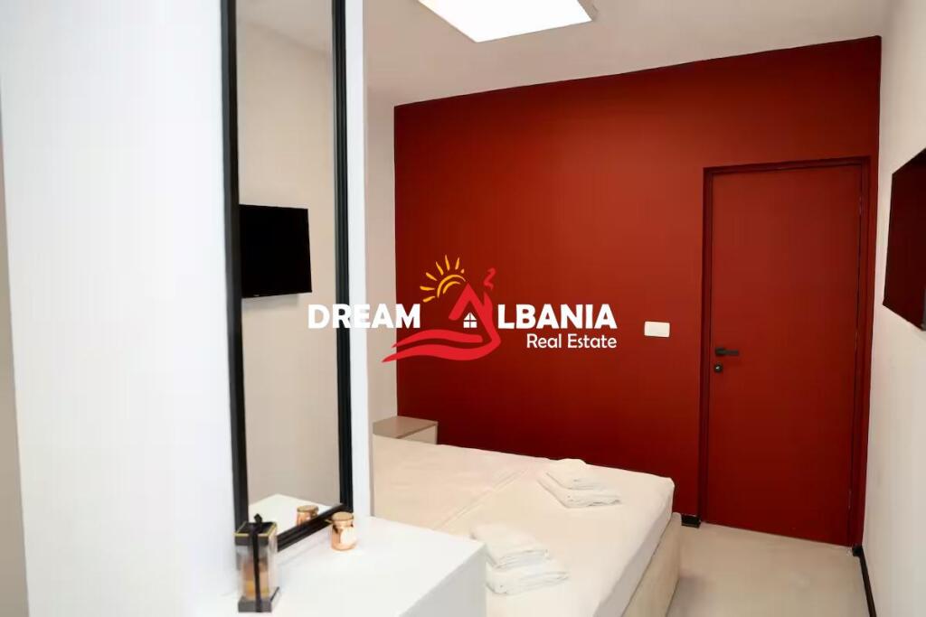 Jepen me qera per AirBnb 2 apartamente 1+1 dhe studio ne rrugen e Kavajes prane Square 21 (ID 42111440)