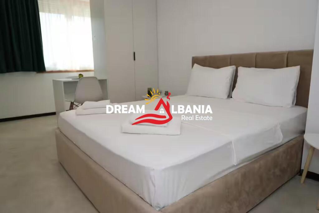 Jepen me qera per AirBnb 2 apartamente 1+1 dhe studio ne rrugen e Kavajes prane Square 21 (ID 42111440)