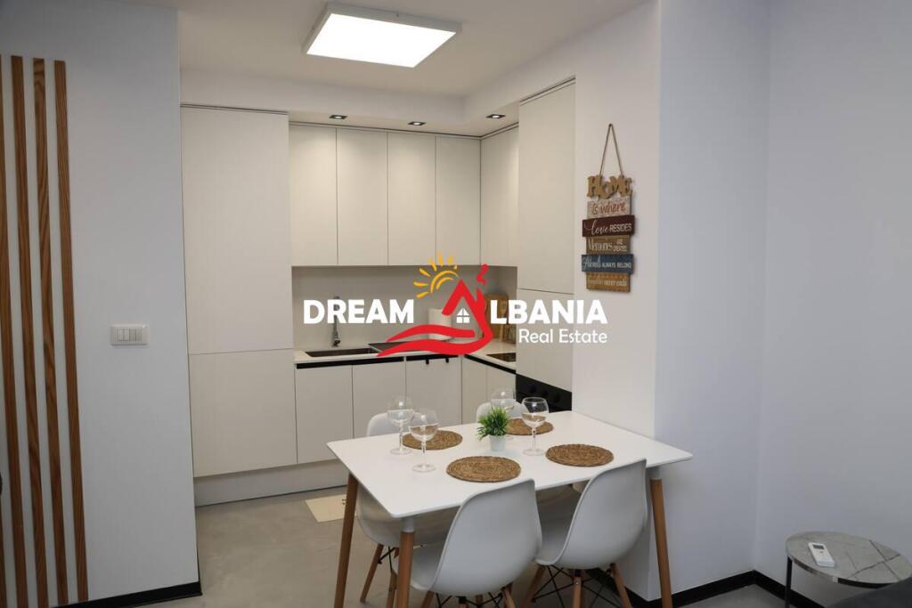 Jepen me qera per AirBnb 2 apartamente 1+1 dhe studio ne rrugen e Kavajes prane Square 21 (ID 42111440)