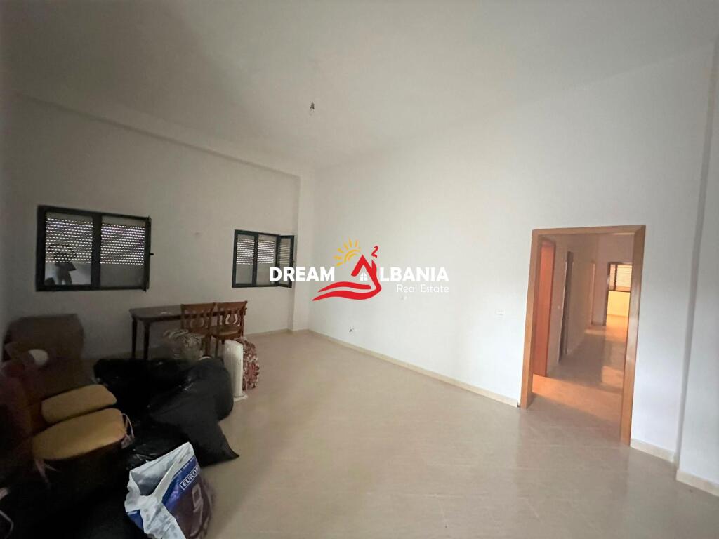 Warehouses for rent on the TR-DR highway near City Park in Tirana (ID 4281071)