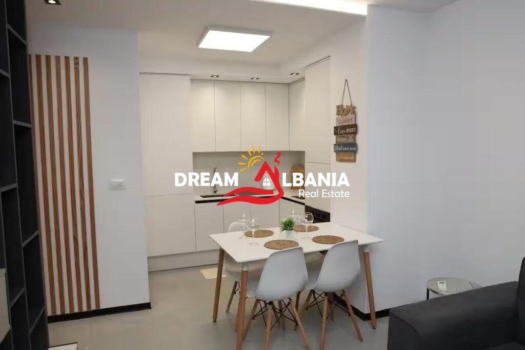 Jepen me qera per AirBnb 2 apartamente 1+1 dhe studio ne rrugen e Kavajes prane Square 21 (ID 42111440)