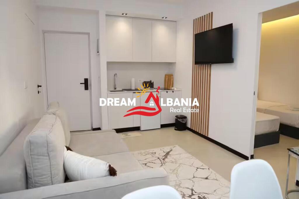 Jepen me qera per AirBnb 2 apartamente 1+1 dhe studio ne rrugen e Kavajes prane Square 21 (ID 42111440)