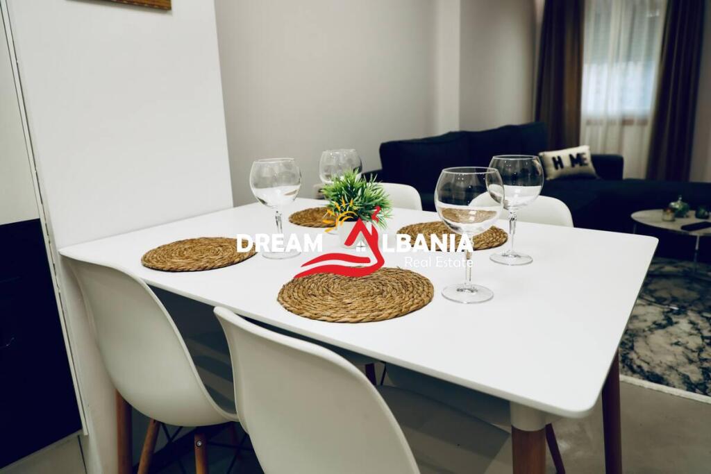 Jepen me qera per AirBnb 2 apartamente 1+1 dhe studio ne rrugen e Kavajes prane Square 21 (ID 42111440)