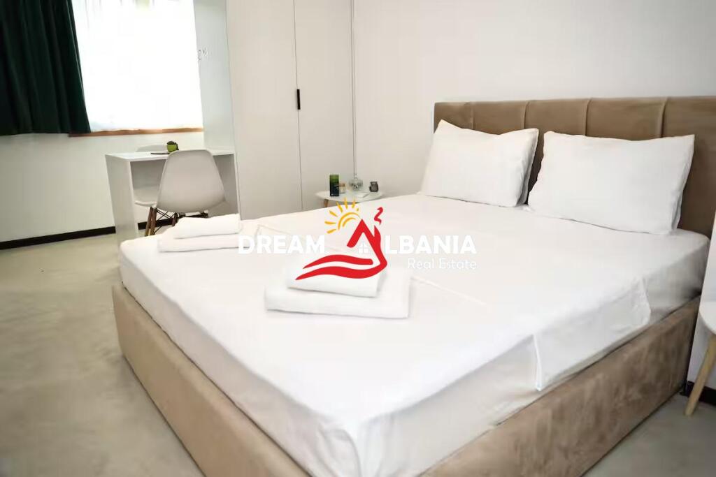 Jepen me qera per AirBnb 2 apartamente 1+1 dhe studio ne rrugen e Kavajes prane Square 21 (ID 42111440)