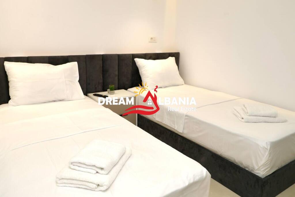 Jepen me qera per AirBnb 2 apartamente 1+1 dhe studio ne rrugen e Kavajes prane Square 21 (ID 42111440)