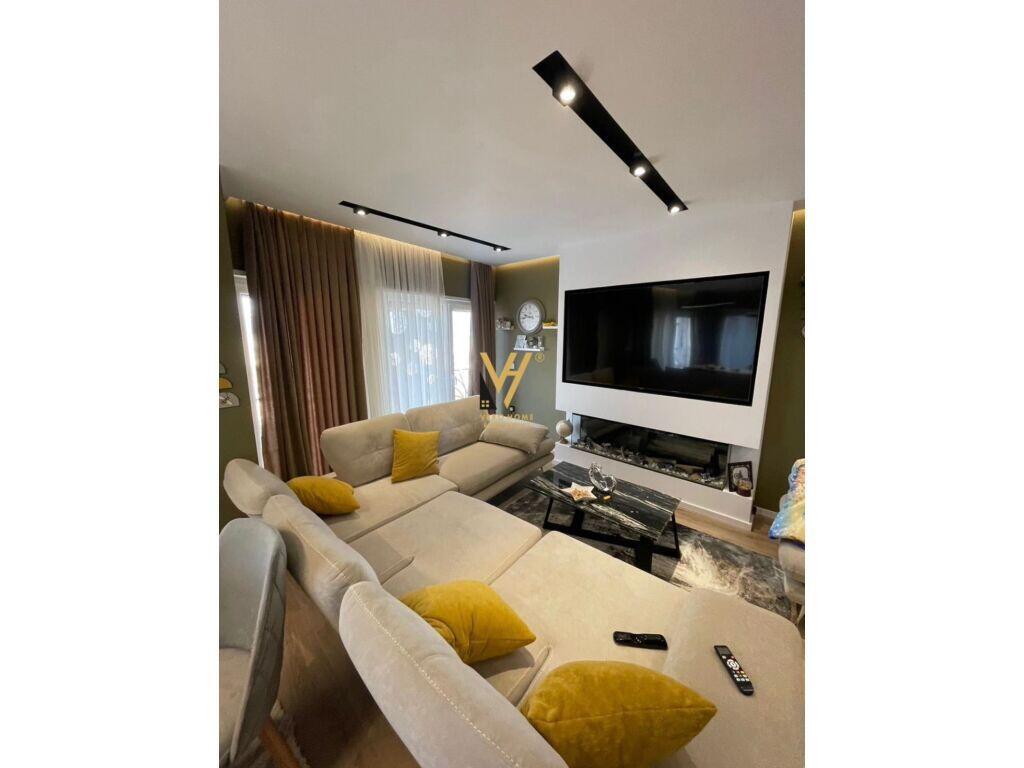 JEPET APARTAMENT 3+1+2 ME QIRA TE KODRA E DIELLIT 2, 1.200 EURO